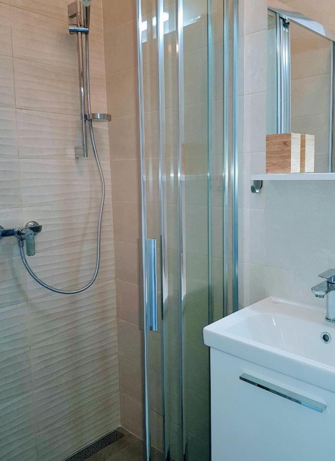 Apartmani Elena Malinska Zewnętrze zdjęcie