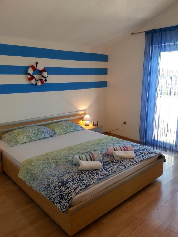 Apartmani Elena Malinska Zewnętrze zdjęcie