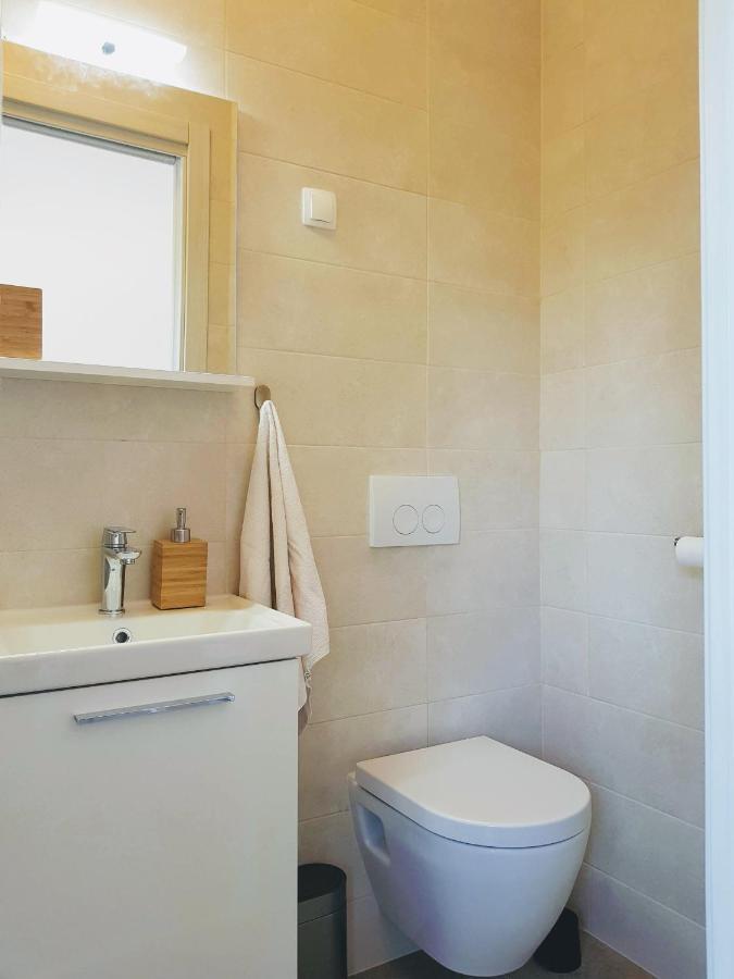 Apartmani Elena Malinska Zewnętrze zdjęcie