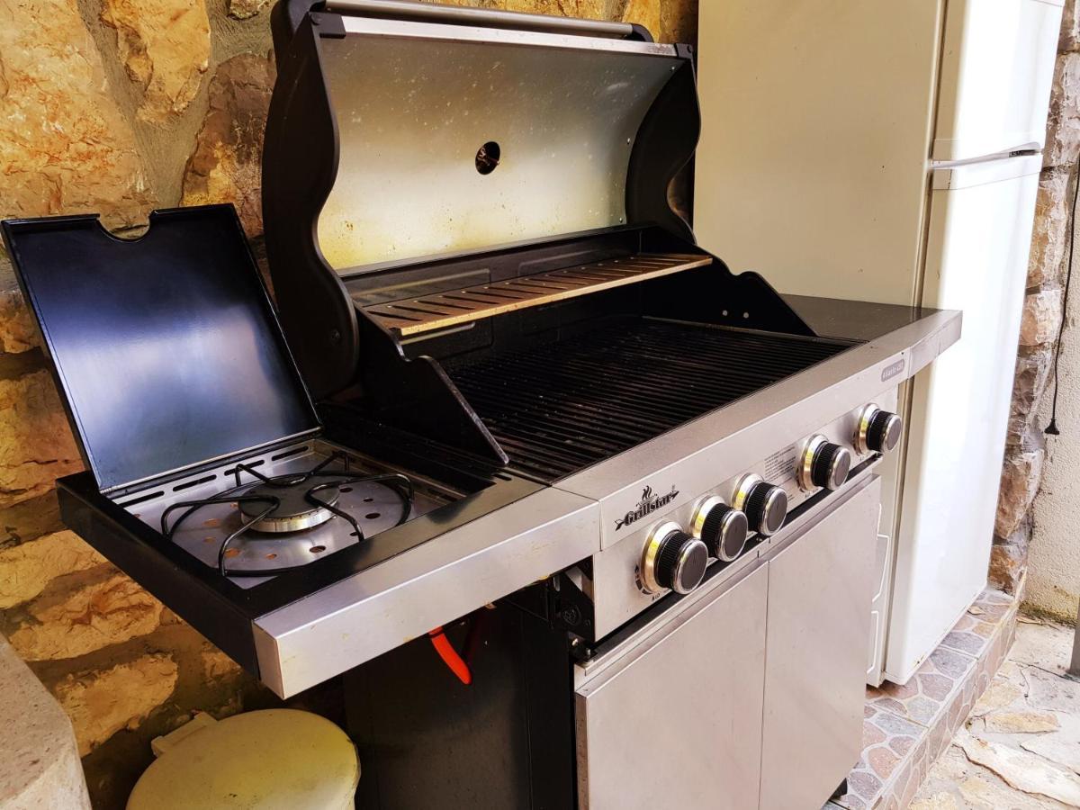 Apartmani Elena Malinska Zewnętrze zdjęcie