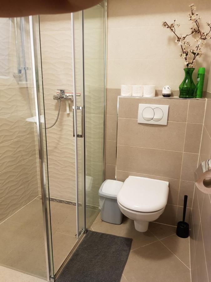 Apartmani Elena Malinska Zewnętrze zdjęcie