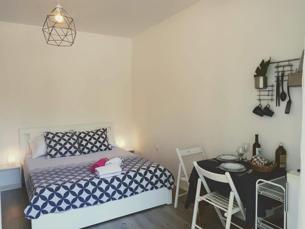 Apartmani Elena Malinska Zewnętrze zdjęcie