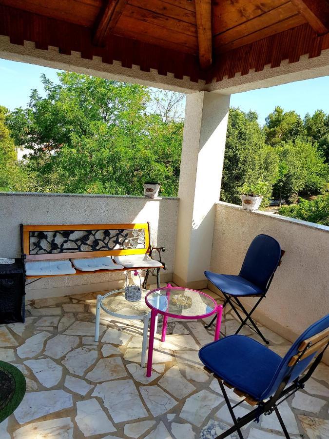 Apartmani Elena Malinska Zewnętrze zdjęcie