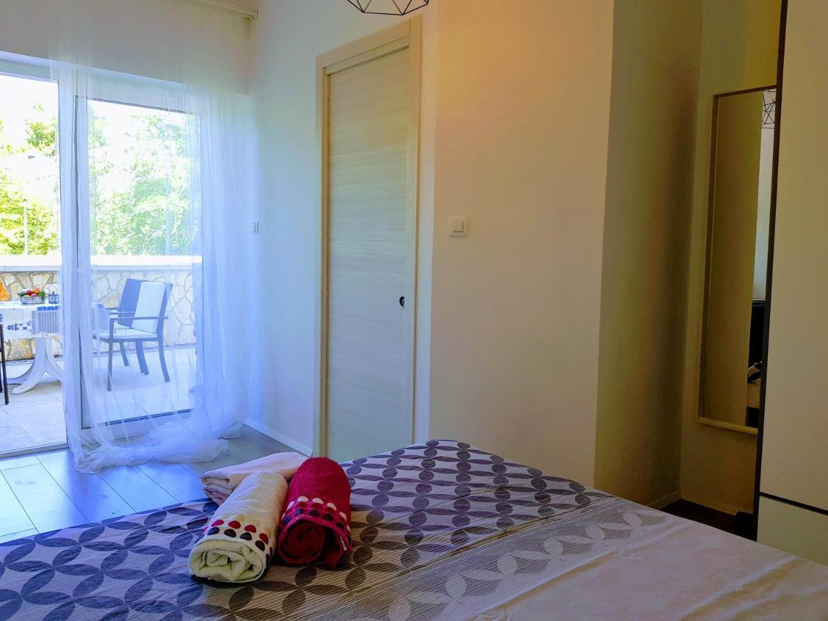 Apartmani Elena Malinska Zewnętrze zdjęcie