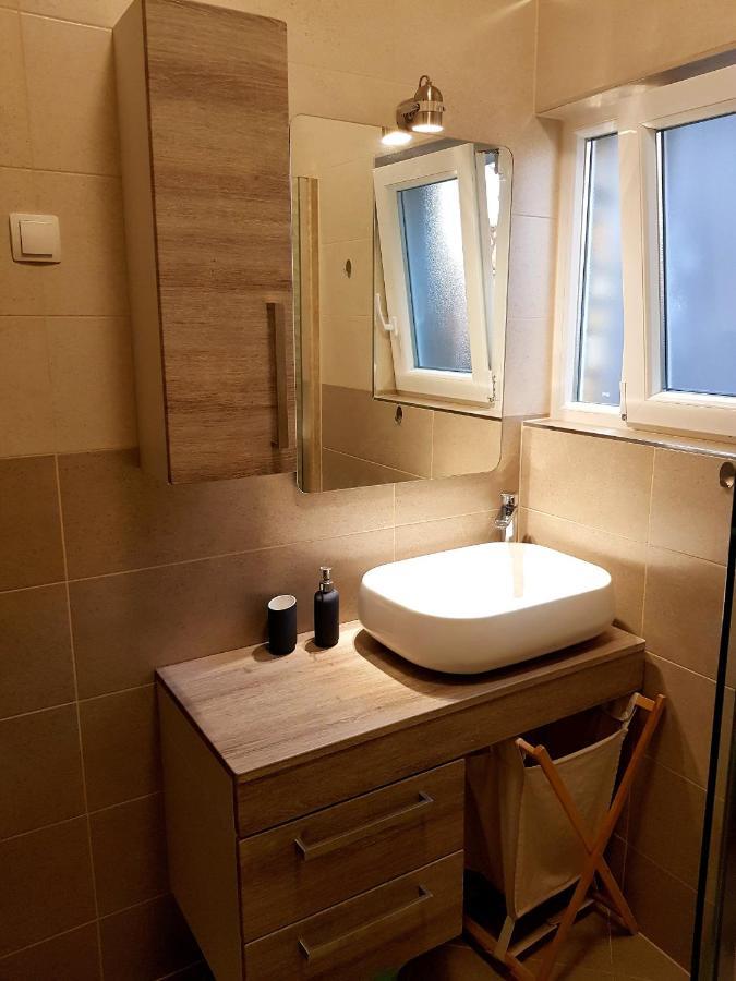 Apartmani Elena Malinska Zewnętrze zdjęcie