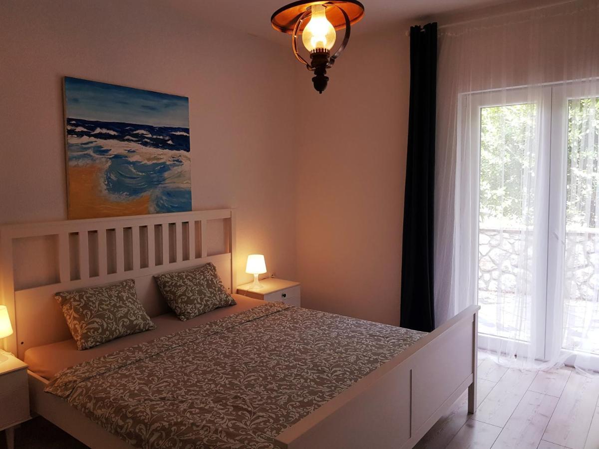 Apartmani Elena Malinska Zewnętrze zdjęcie