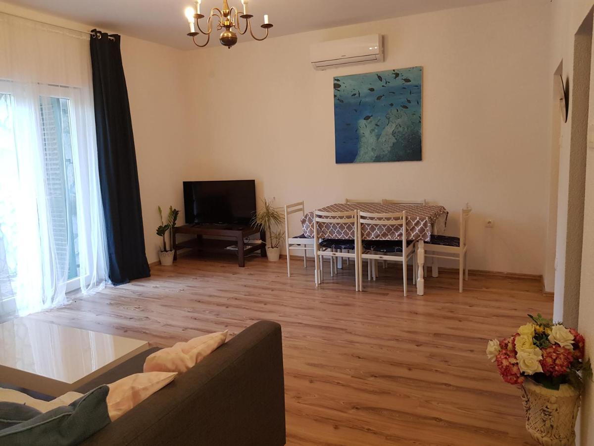 Apartmani Elena Malinska Zewnętrze zdjęcie